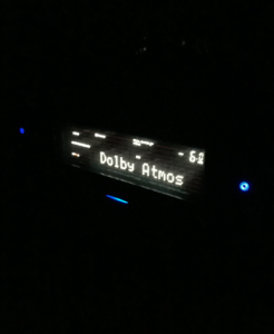 アンプに「Dolby Atmos」の表示が！